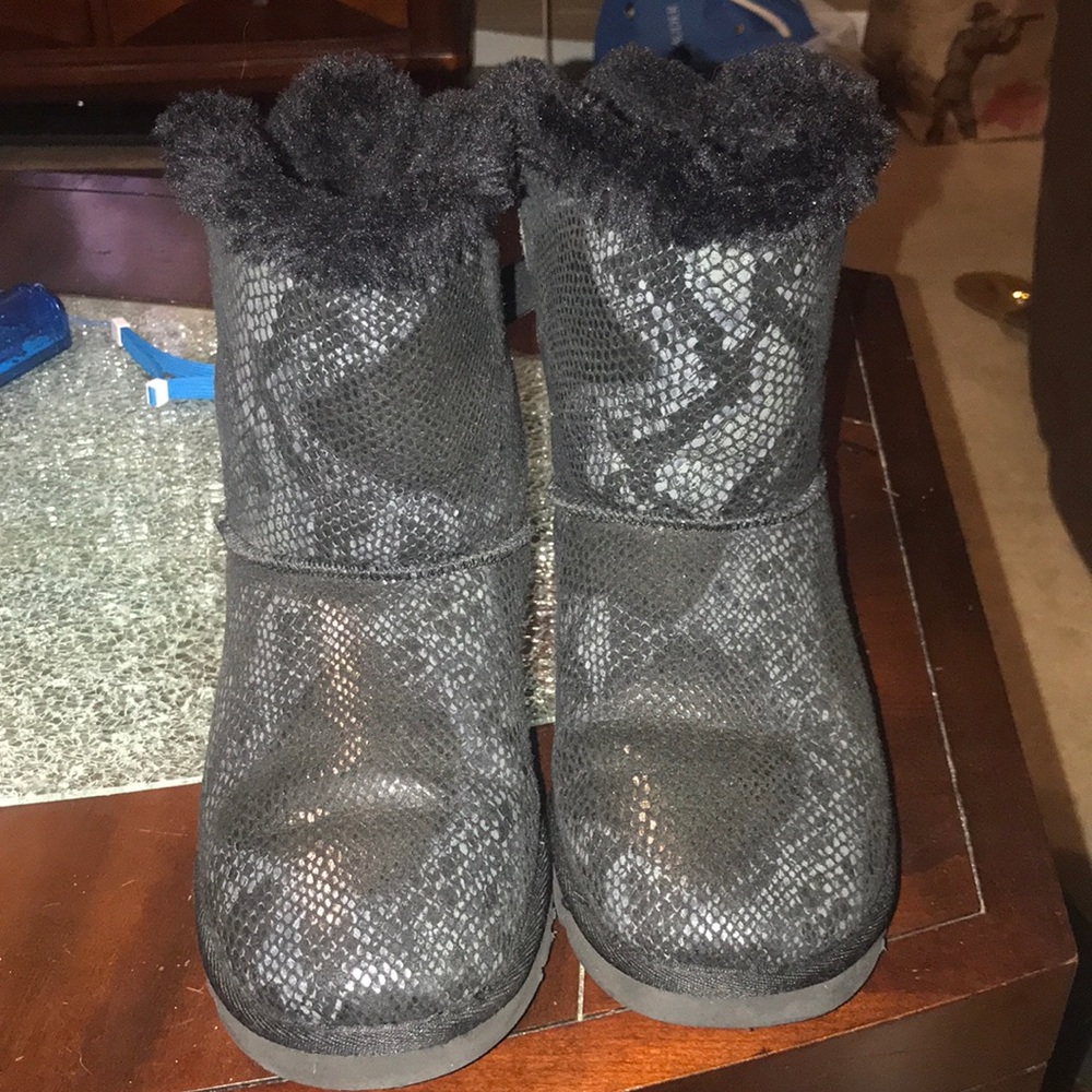 Black Uggs